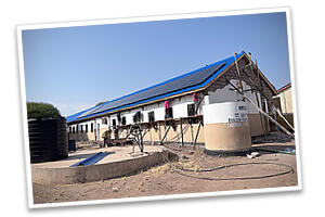 Het dak eraf op St. Leo The Great English Medium Pre and Primary School - Igunga