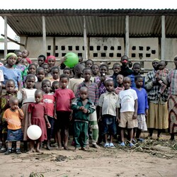 Mama Alvera met de kinderen 2008